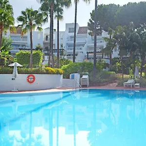 https://white-pearl-beach-elviria.1costadelsol.com